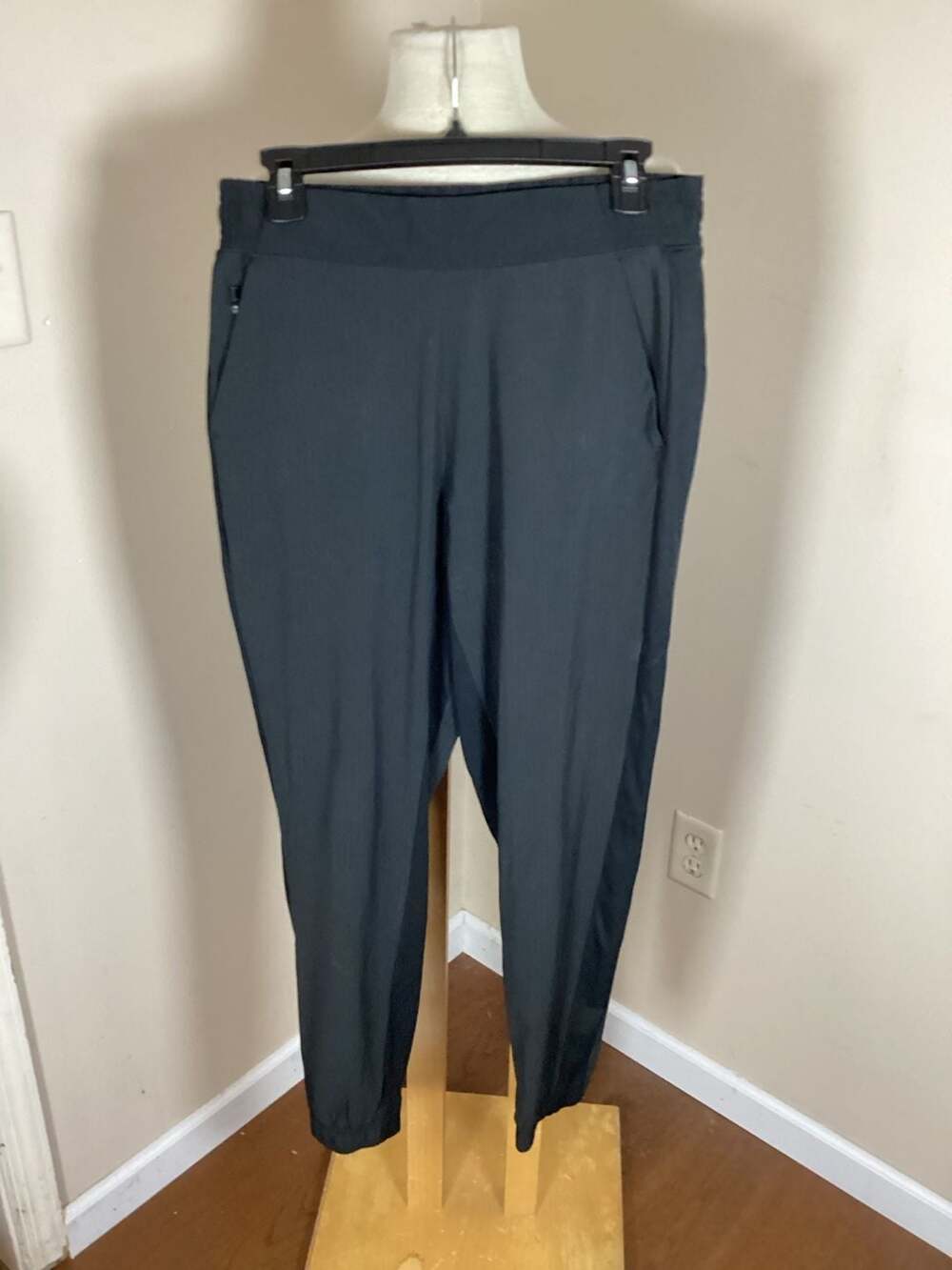 Athleta Brooklyn Jogger Pants Textured Black Size 6 - Picture 1 of 3